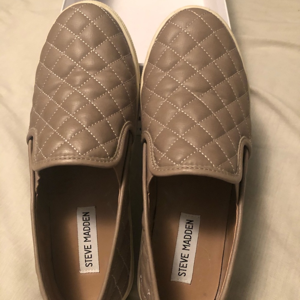 Steve Madden size 8 quilted sneakers - Picture 2 of 3